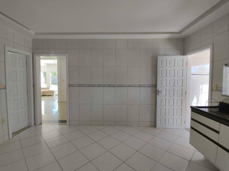 Casa em Buraquinho - foto 5
